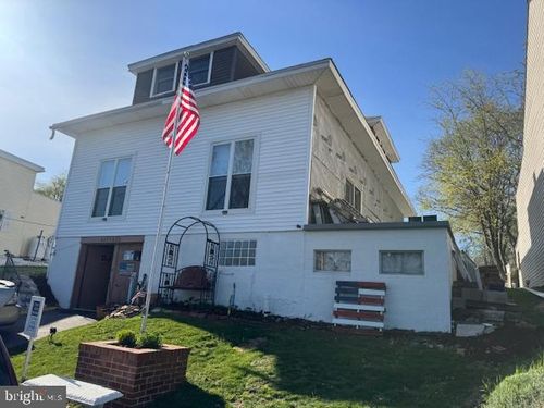 427-425 W Pine St, FRACKVILLE, PA, 17931-1116 | Card Image