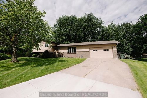 2130 Viking Pl, Grand Island, NE, 68803-2245 | Card Image