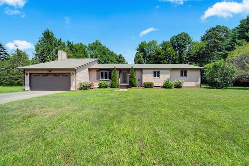 5 Country View Ln, Granby, MA, 01033-9564 | Card Image