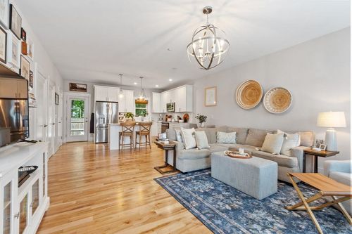 apt-3-88 Silver St, Dover, NH, 03820-4763 | Card Image