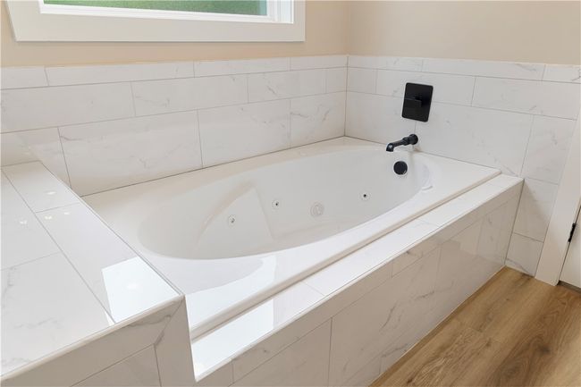 Master bath jetted garden tub. | Image 24