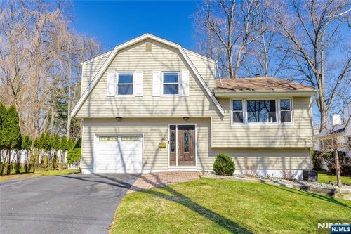 33 Sherwood Dr, Ramsey, NJ, 07446-2628 | Card Image