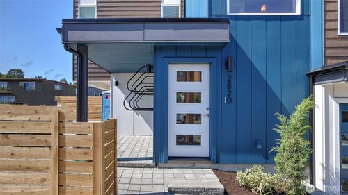 2820 S Walden St, Seattle, WA, 98144 | Card Image