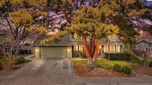 242 Greenview Dr, Richland, WA, 99352-8495 | Card Image