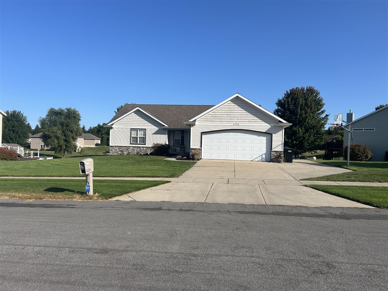 Red Haven Pt, Caledonia, MI 49316