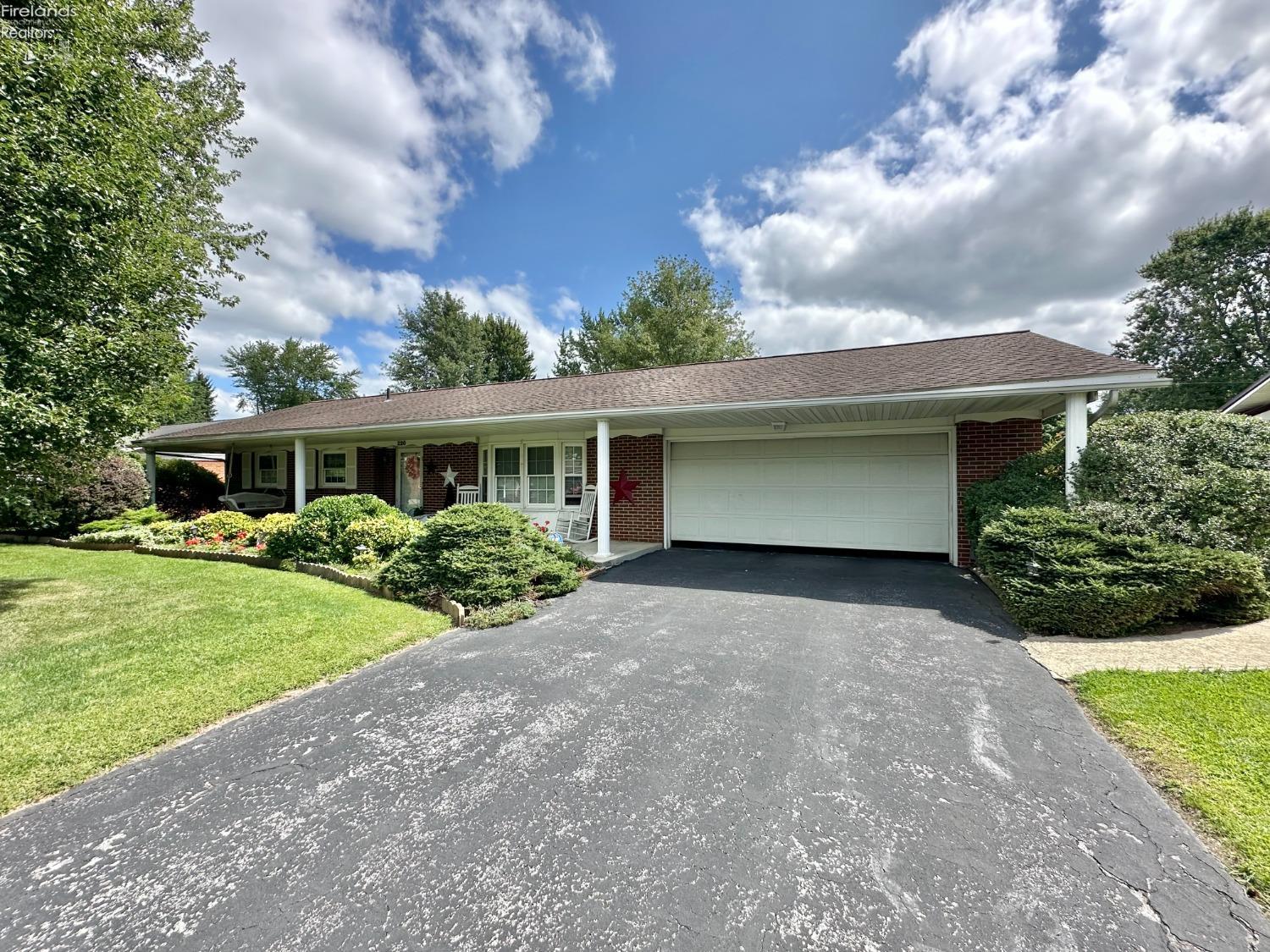 Jeanette Dr, Fostoria, OH 44830