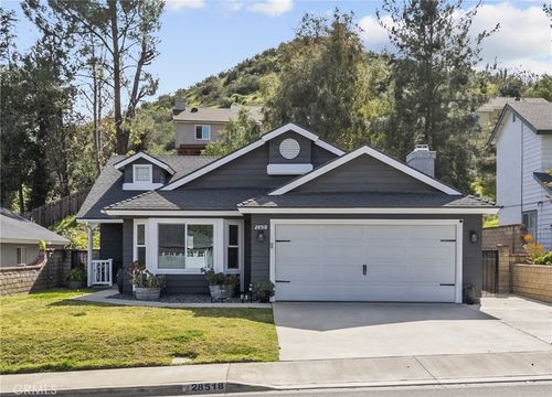 28518 Victoria Rd, Castaic, CA, 91384-3049 | Card Image