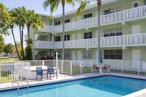 201-1900 Ne 8th Ct, Fort Lauderdale, FL, 33304-3061 | Card Image