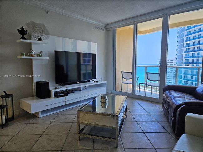 PH17 - 2501 S Ocean Dr, Condo with 1 bedrooms, 1 bathrooms and null parking in Hollywood FL | Image 9