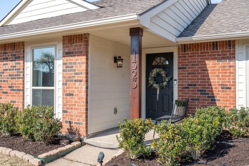 1323 Springview Dr, Allen, TX, 75002-2952 | Card Image