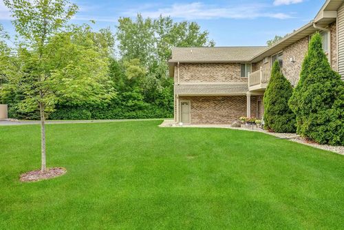 34-3329 N Casaloma Drive, GRAND CHUTE, WI, 54913 | Card Image