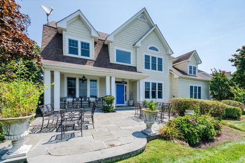 53 Pembroke Dr, Glen Cove, NY, 11542-1790 | Card Image