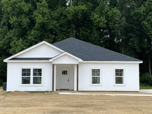 107 Chester Pl, Pikeville, NC, 27863-8143 | Card Image
