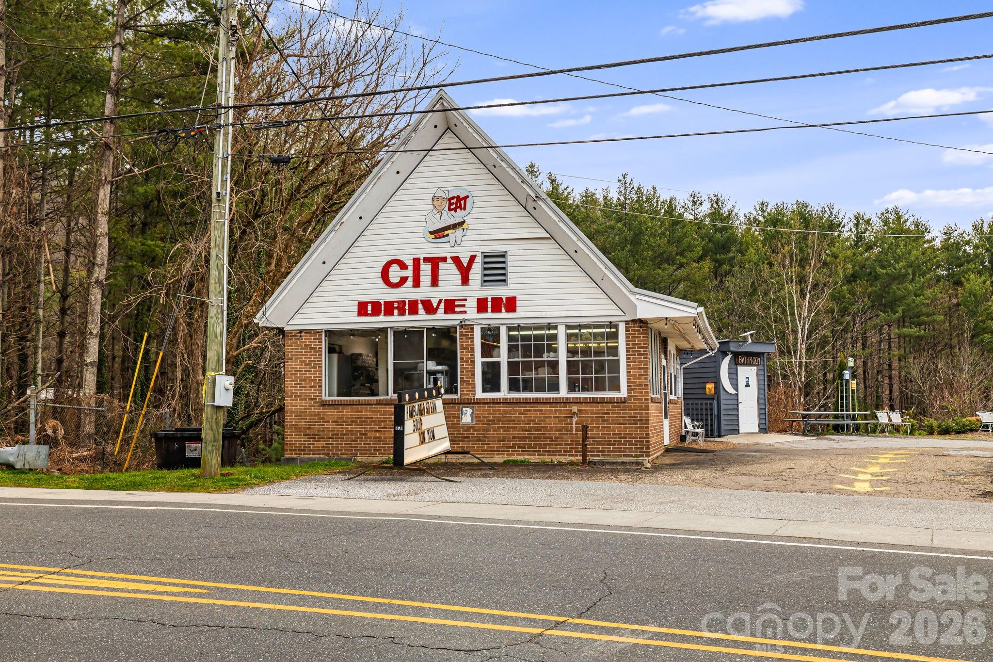 670 Oak Ave, Spruce Pine, NC 28777