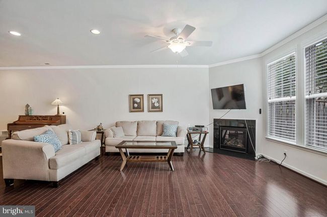 42523 Benfold Sq, Townhouse with 3 bedrooms, 3 bathrooms and null parking in BRAMBLETON VA | Image 24