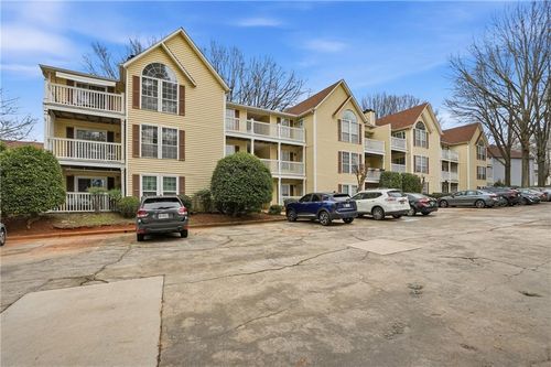 561 Cobblestone Trl, Avondale Estates, GA, 30002-1211 | Card Image