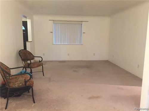 541 Mary Ellen Rd, Rochester Hills, MI, 48307-2533 | Card Image