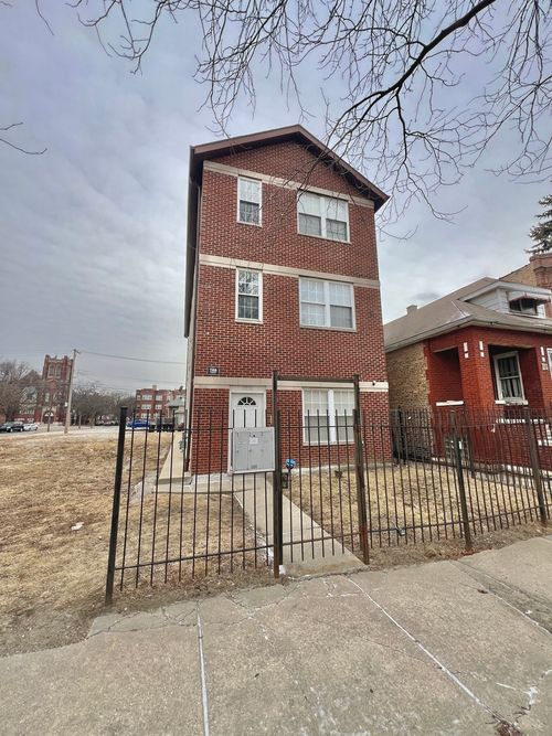 apt-3-7952 Carpenter St, Chicago, IL, 60620-3686 | Card Image