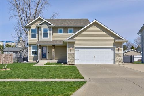 406 3rd St Se, Bondurant, IA, 50035-1045 | Card Image
