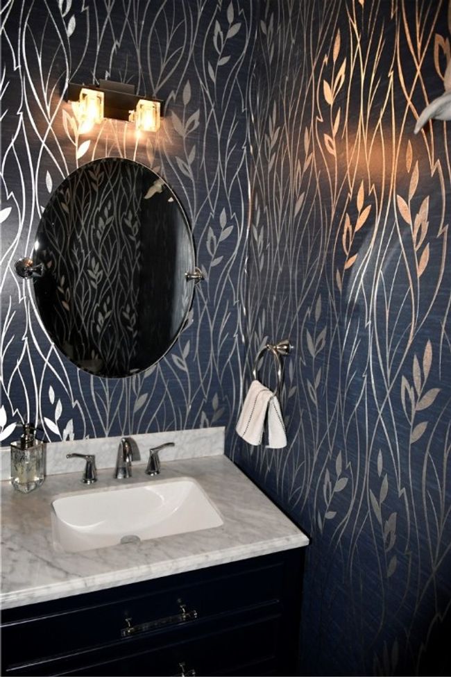 Bright powder room | Image 37