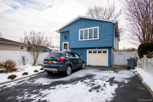 1390 America Ave, West Babylon, NY, 11704-4038 | Card Image