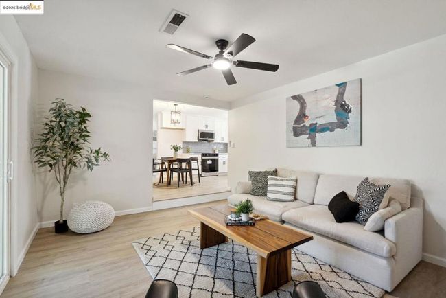 6419 Dallas Way, House other with 3 bedrooms, 2 bathrooms and 1 parking in Sacramento CA | Image 14