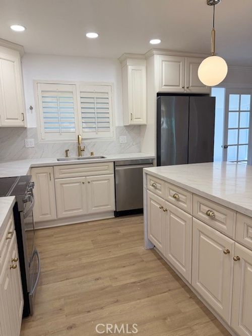 1670 Alta Vista Dr, Vista, CA, 92084-5710 | Card Image