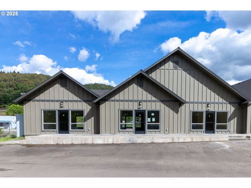 209 S Old Pacific Hwy, Myrtle Creek, OR, 97457-8711 | Card Image