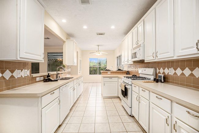 1726 Roaring Springs Ln, House other with 4 bedrooms, 4 bathrooms and 2 parking in Seabrook TX | Image 16