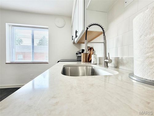 5952 Nagel Ave, Saint Louis, MO, 63109-3877 | Card Image