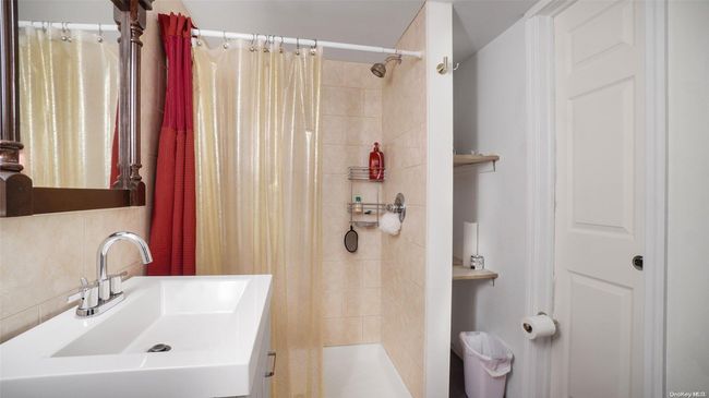 104 Sylvia Ln, House other with 4 bedrooms, 1 bathrooms and null parking in New Hyde Park NY | Image 10