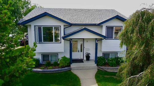 36 Fenwood Close, Sylvan Lake, AB, T4S2K4 | Card Image
