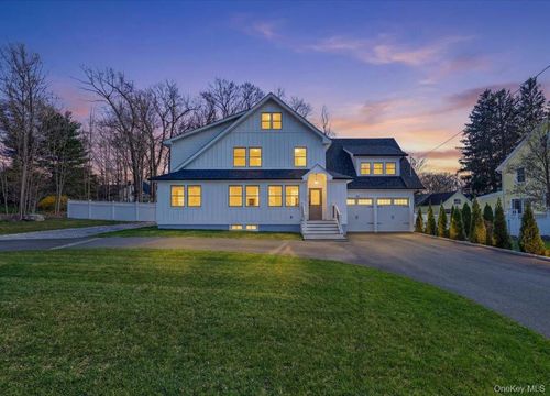 27 Pacific Ave, Nanuet, NY, 10954-3343 | Card Image