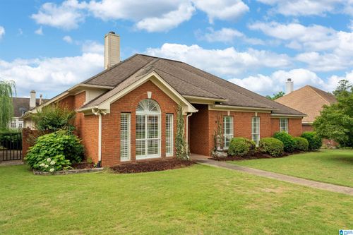 102 Stratford Cir, PELHAM, AL, 35124-2705 | Card Image