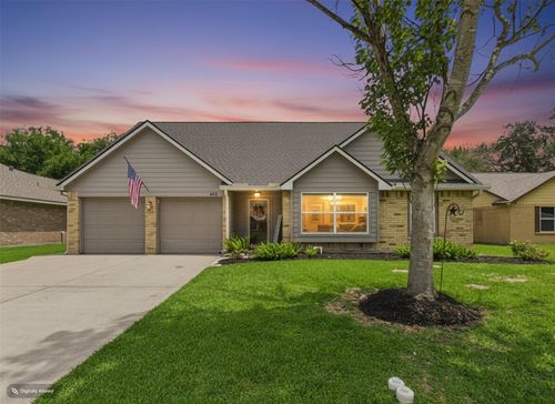 416 Meadowpoint Dr, League City, TX, 77573-5916 | Card Image