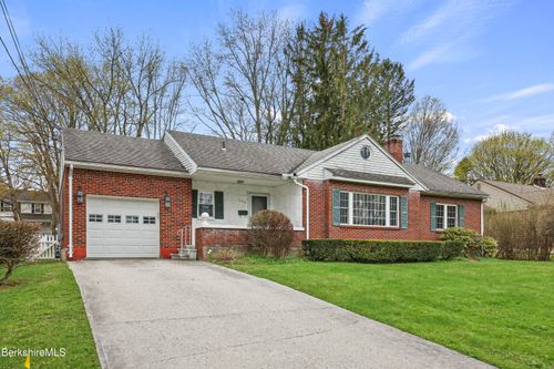 112 Sampson Pkwy, Pittsfield, MA, 01201-7240 | Card Image