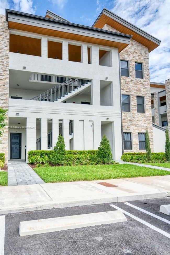 APT-23 - 7831 Nw 104 Th Ave, Condo with 2 bedrooms, 3 bathrooms and null parking in Doral FL | Image 24