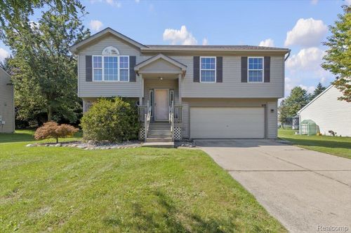659 Andover Woods Dr, Fenton, MI, 48430-4128 | Card Image