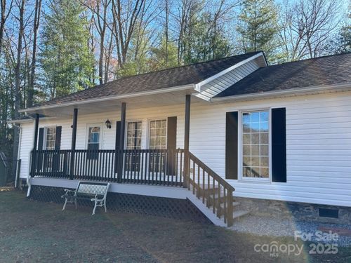 493 Spring Hill Rd, Bakersville, NC, 28705-7129 | Card Image