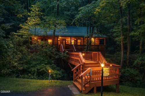 2653 Black Walnut Flats Rd, Sevierville, TN, 37862-7941 | Card Image