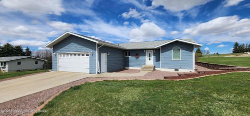 304 9th Ave N, Hettinger, ND, 58639-7225 | Card Image