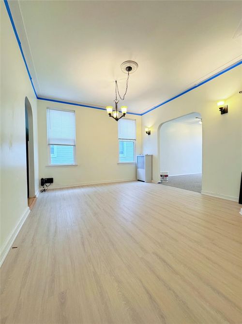 78 85th St, Glendale, NY, 11385-7614 | Card Image