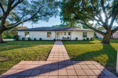 810 Darnell Ave, Benbrook, TX, 76126-2604 | Card Image