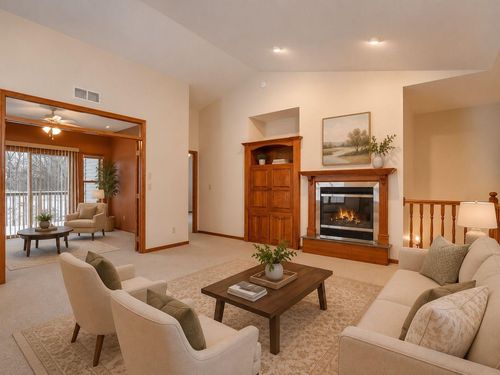 126 Acorn Ave Nw, New London, MN, 56273-8657 | Card Image