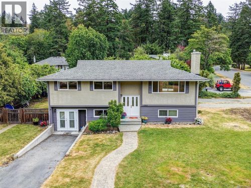 6743 Wendonna Pl, Brentwood Bay, BC, V8M1A5 | Card Image
