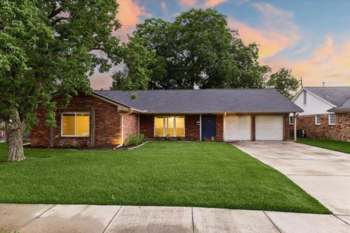 2910 Freshmeadows Dr, Houston, TX, 77063-4814 | Card Image