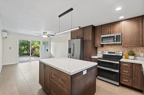 104-140 Uwapo Rd, Kihei, HI, 96753-7403 | Card Image
