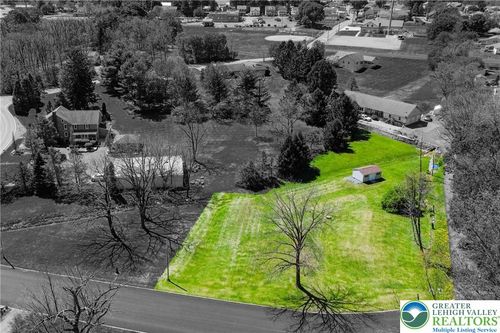 5612 Manor Rd, Schnecksville, PA, 18078-2145 | Card Image