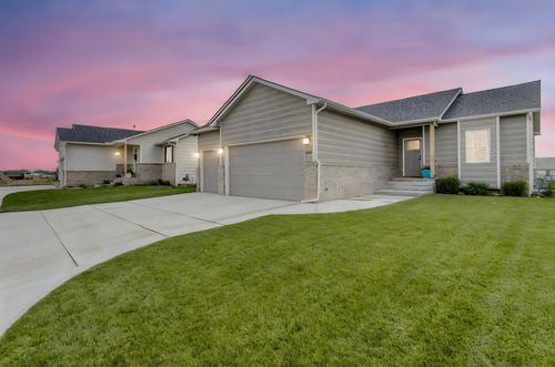 5428 N Saint Paul Ct, Wichita, KS, 67204-5476 | Card Image