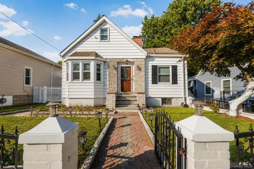 39 Nile St, Yonkers, NY, 10704-2707 | Card Image